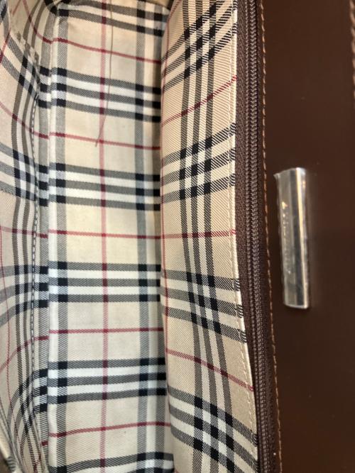 BURBERRY（バーバリー）BURBERRY (バーバリー) ワンショルダーバッグ ブラウンの古着・服飾アイテム