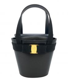 Salvatore Ferragamo（サルヴァトーレ フェラガモ）の古着「ヴァラリボン ハンドバッグ」｜ブラック