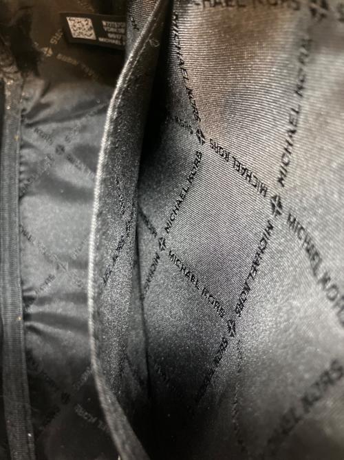MICHAEL KORS（マイケルコース）MICHAEL KORS (マイケルコース) ジェットセットアイテム ショルダーバッグ ブラックの古着・服飾アイテム