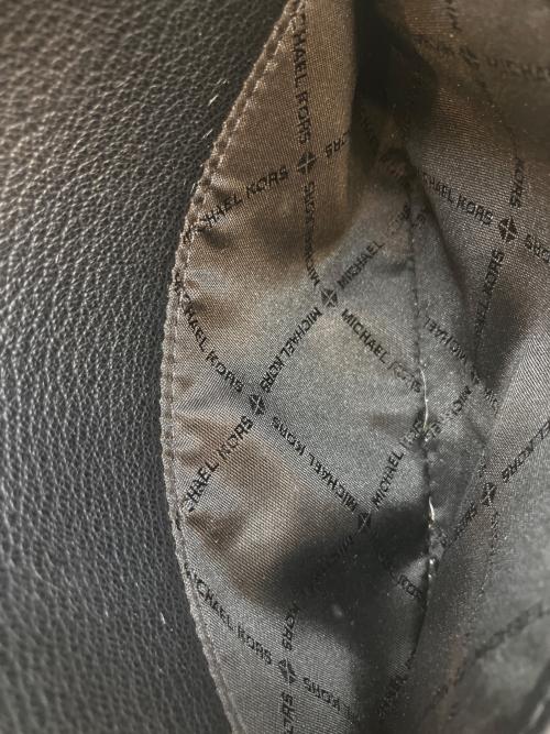 MICHAEL KORS（マイケルコース）MICHAEL KORS (マイケルコース) ジェットセットアイテム ショルダーバッグ ブラックの古着・服飾アイテム