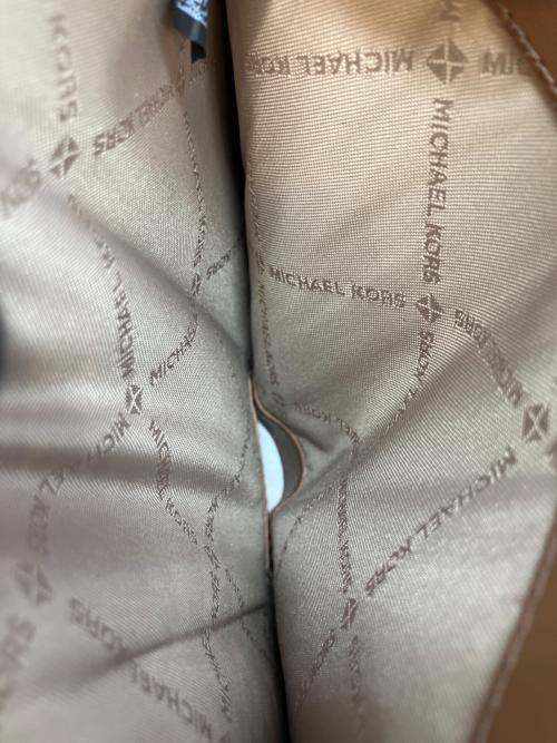 MICHAEL KORS（マイケルコース）MICHAEL KORS (マイケルコース) 2つ折り財布 アイボリーの古着・服飾アイテム