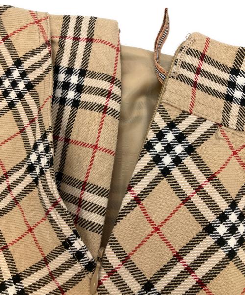 BURBERRY BLUE LABEL（バーバリー ブルー レーベル）BURBERRY BLUE LABEL (バーバリー ブルー レーベル) スカート ベージュ サイズ:SIZE 38の古着・服飾アイテム