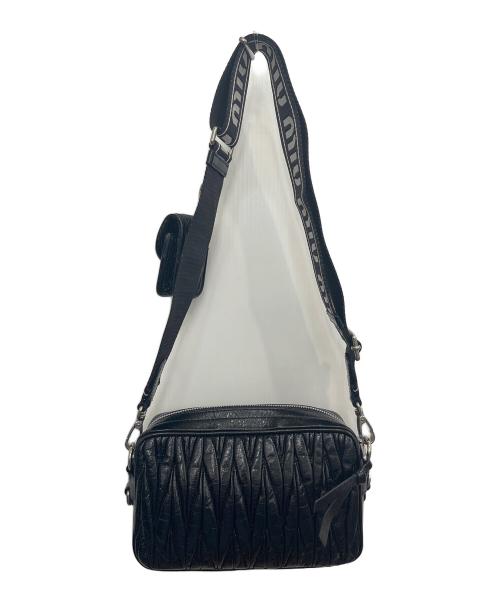 MIU MIU（ミュウミュウ）MIU MIU (ミュウミュウ) マテラッセ　ショルダーバッグ ブラックの古着・服飾アイテム