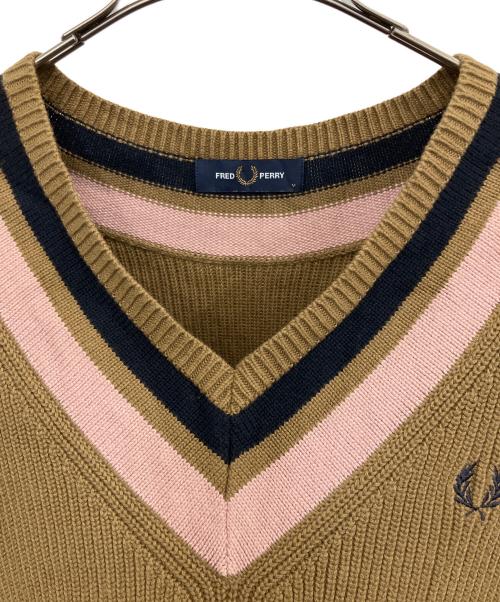 FRED PERRY（フレッドペリー）FRED PERRY (フレッドペリー) 厚手ニット ベージュ サイズ:SIZE Mの古着・服飾アイテム