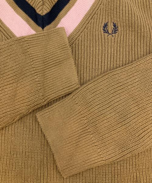 FRED PERRY（フレッドペリー）FRED PERRY (フレッドペリー) 厚手ニット ベージュ サイズ:SIZE Mの古着・服飾アイテム