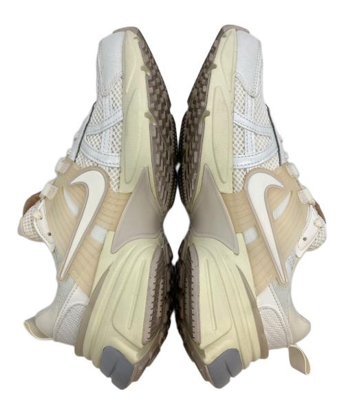 NIKE（ナイキ）NIKE (ナイキ) NIKE W V2K RUN PALE IVORY/PALE IVORY-COCONUT MILK ベージュ サイズ:SIZE 25cmの古着・服飾アイテム