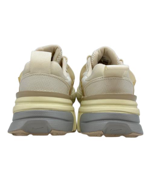 NIKE（ナイキ）NIKE (ナイキ) NIKE W V2K RUN PALE IVORY/PALE IVORY-COCONUT MILK ベージュ サイズ:SIZE 25cmの古着・服飾アイテム