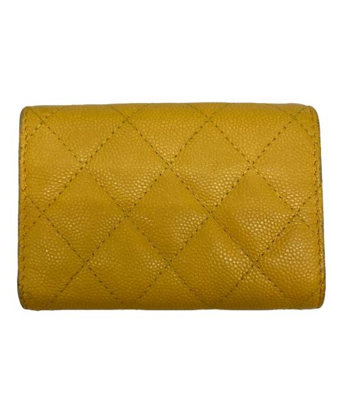 CHANEL（シャネル）CHANEL (シャネル) スモールフラップウォレット マトラッセ キャビアスキン 3つ折り財布 イエローの古着・服飾アイテム