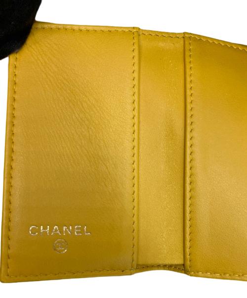 CHANEL（シャネル）CHANEL (シャネル) スモールフラップウォレット マトラッセ キャビアスキン 3つ折り財布 イエローの古着・服飾アイテム