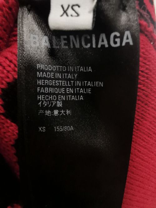 BALENCIAGA（バレンシアガ）BALENCIAGA (バレンシアガ) 総柄BALENCIAGAスラッシュロゴ付クルーネックニット ブラック×レッド サイズ:XSの古着・服飾アイテム