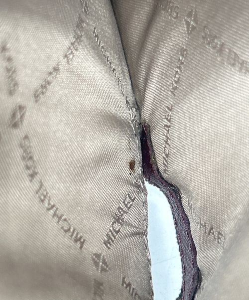 MICHAEL KORS（マイケル・コース）MICHAEL KORS (マイケルコース) 2つ折り財布 ボルドーの古着・服飾アイテム