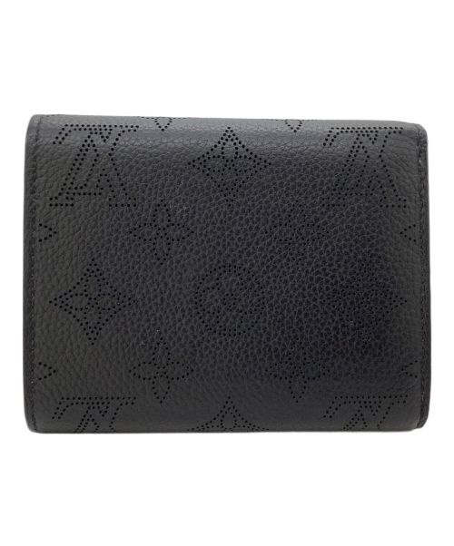 LOUIS VUITTON（ルイ ヴィトン）LOUIS VUITTON (ルイ ヴィトン) 2つ折り財布 / マヒナ ポルトフォイユ・イリス コンパクト ブラックの古着・服飾アイテム