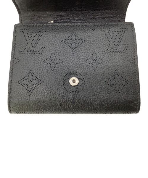 LOUIS VUITTON（ルイ ヴィトン）LOUIS VUITTON (ルイ ヴィトン) 2つ折り財布 / マヒナ ポルトフォイユ・イリス コンパクト ブラックの古着・服飾アイテム