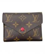 LOUIS VUITTONルイ ヴィトン）の古着「3つ折り財布 / モノグラム ポイルトフォイユ・ヴィクトリーヌ」