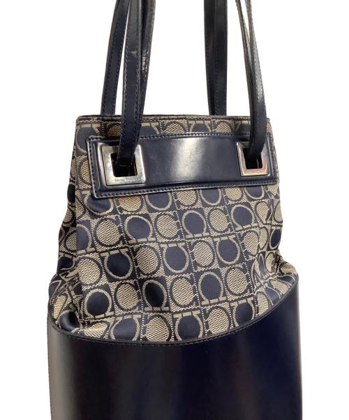 Salvatore Ferragamo（サルヴァトーレ フェラガモ）Salvatore Ferragamo (サルヴァトーレ フェラガモ) ショルダーバッグ ネイビーの古着・服飾アイテム