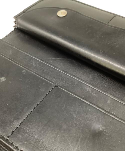 ISAMU KATAYAMA BACKLASH（イサムカタヤマ・バックラッシュ）ISAMU KATAYAMA BACKLASH (イサムカタヤマ・バックラッシュ) 長財布 ブラックの古着・服飾アイテム