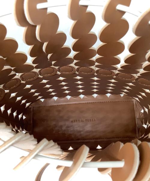 MARY AL TERNA（メアリオルターナ）MARY AL TERNA (メアリオルターナ) 巾着ショルダーバッグ / MOON SHOULDER BAG ベージュの古着・服飾アイテム