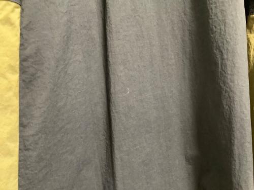 HeRIN.CYE（ヘリンドットサイ）HeRIN.CYE (ヘリンドットサイ) ナイロンスカート/HeRIN.CYE カーキ×ブラック サイズ:FREEの古着・服飾アイテム