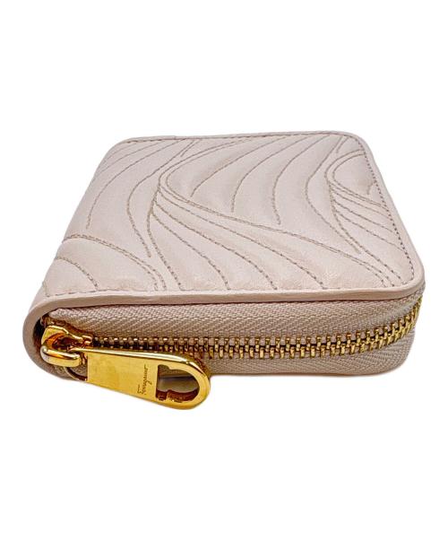 Salvatore Ferragamo（サルヴァトーレ フェラガモ）Salvatore Ferragamo (サルヴァトーレ フェラガモ) 2つ折り財布 ライトピンクの古着・服飾アイテム