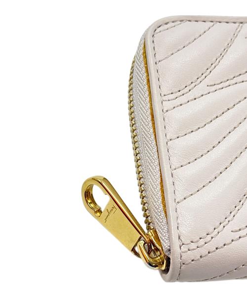 Salvatore Ferragamo（サルヴァトーレ フェラガモ）Salvatore Ferragamo (サルヴァトーレ フェラガモ) 2つ折り財布 ライトピンクの古着・服飾アイテム