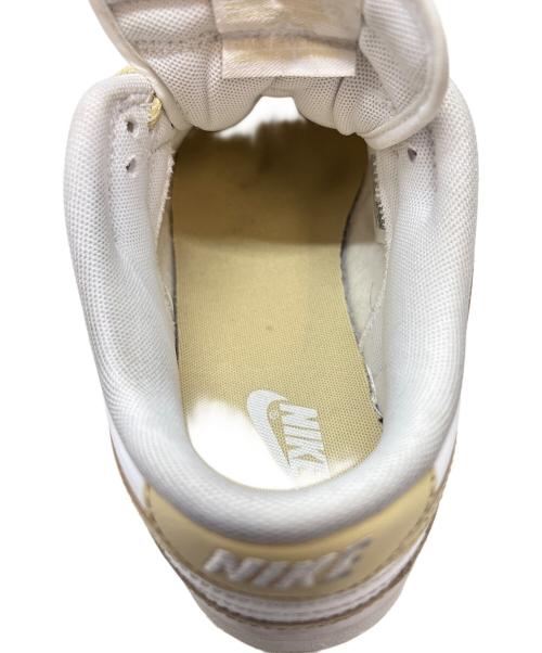 NIKE（ナイキ）NIKE (ナイキ) スニーカー / DUNK LOW RETRO BTTYS カーキ×ホワイト サイズ:US 9の古着・服飾アイテム