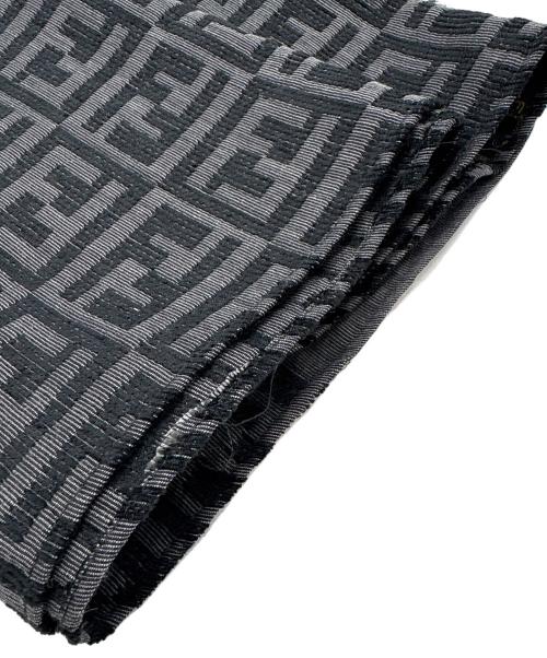 FENDI（フェンディ）FENDI (フェンディ) マフラー / ズッカ柄 グレー×ブラックの古着・服飾アイテム
