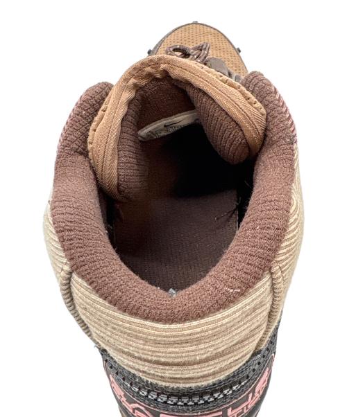 NIKE（ナイキ）NIKE (ナイキ) スニーカー ブラウン サイズ:US 9.5の古着・服飾アイテム