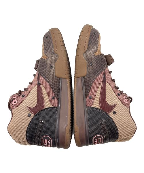 NIKE（ナイキ）NIKE (ナイキ) スニーカー ブラウン サイズ:US 9.5の古着・服飾アイテム