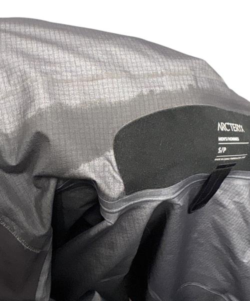 ARC'TERYX（アークテリクス）ARC'TERYX (アークテリクス) ナイロンジャケット パープルブラック サイズ:Sの古着・服飾アイテム