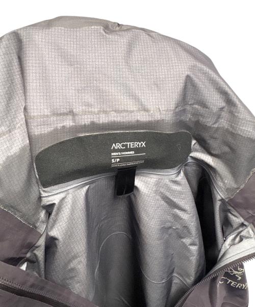 ARC'TERYX（アークテリクス）ARC'TERYX (アークテリクス) ナイロンジャケット パープルブラック サイズ:Sの古着・服飾アイテム