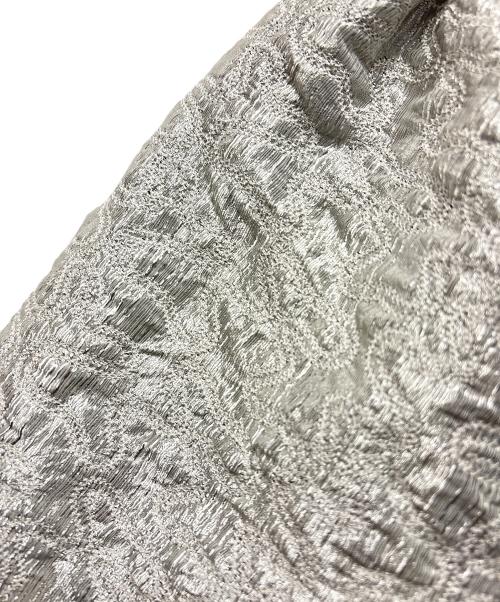 6(ROKU) BEAUTY&YOUTH（ロク ビューティーアンドユース）6(ROKU) BEAUTY&YOUTH (ロク ビューティーアンドユース) エンブロイダリービブ 未使用品の古着・服飾アイテム