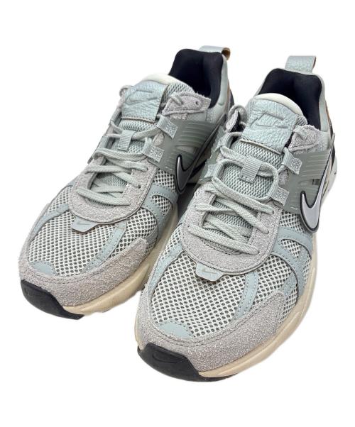 NIKE（ナイキ）NIKE (ナイキ) WMNS V2K RUN グレー×ホワイト サイズ:US 10の古着・服飾アイテム