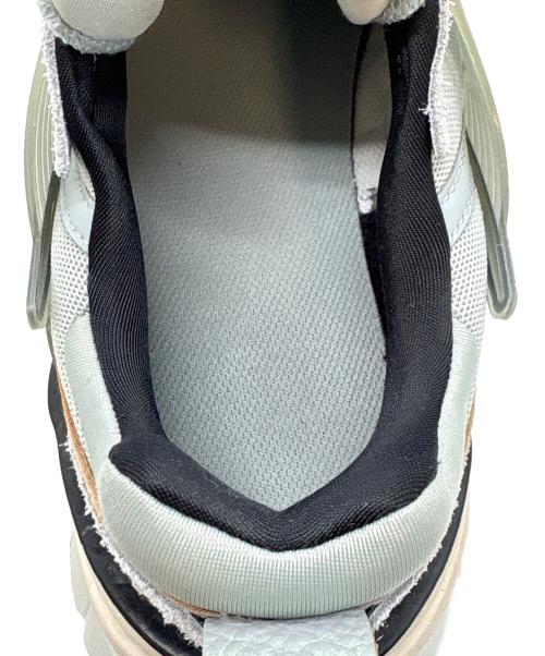 NIKE（ナイキ）NIKE (ナイキ) WMNS V2K RUN グレー×ホワイト サイズ:US 10の古着・服飾アイテム