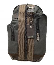 TUMI（トゥミ）の古着「スリングバッグ」｜グレー