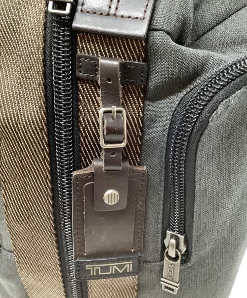 TUMI（トゥミ）TUMI (トゥミ) スリングバッグ グレーの古着・服飾アイテム