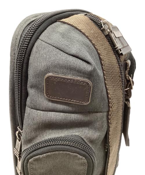 TUMI（トゥミ）TUMI (トゥミ) スリングバッグ グレーの古着・服飾アイテム