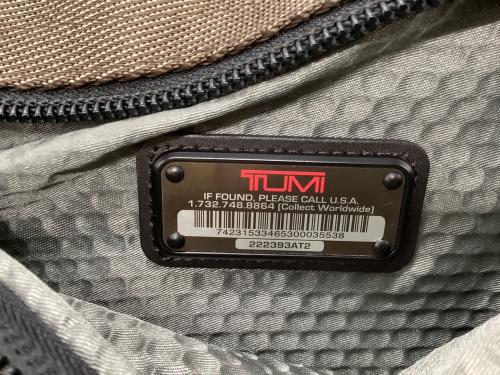 TUMI（トゥミ）TUMI (トゥミ) スリングバッグ グレーの古着・服飾アイテム