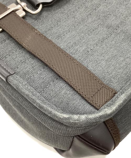 TUMI（トゥミ）TUMI (トゥミ) スリングバッグ グレーの古着・服飾アイテム