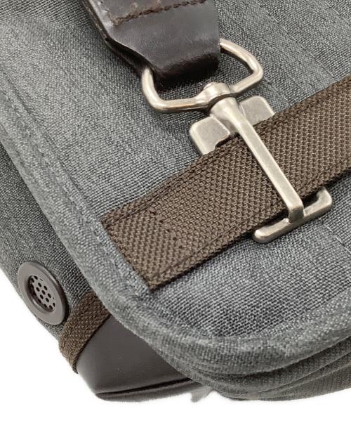 TUMI（トゥミ）TUMI (トゥミ) スリングバッグ グレーの古着・服飾アイテム