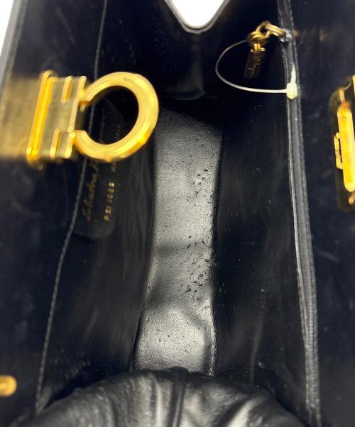 Salvatore Ferragamo（サルヴァトーレ フェラガモ）Salvatore Ferragamo (サルヴァトーレ フェラガモ) チェーンショルダーバッグ ブラックの古着・服飾アイテム