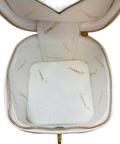 CHANEL（シャネル）CHANEL (シャネル) バニティバッグ / マトラッセ ホワイトの古着・服飾アイテム