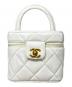 CHANEL（シャネル）の古着「バニティバッグ / マトラッセ」｜ホワイト