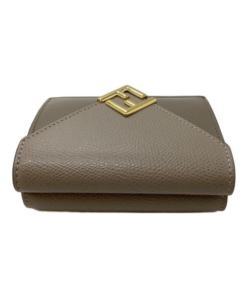 FENDI（フェンディ）FENDI (フェンディ) 3つ折り財布 ベージュの古着・服飾アイテム