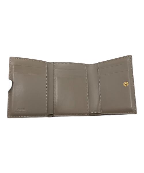FENDI（フェンディ）FENDI (フェンディ) 3つ折り財布 ベージュの古着・服飾アイテム
