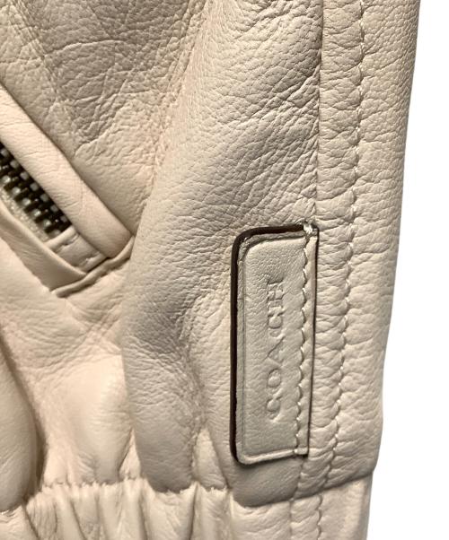 COACH（コーチ）COACH (コーチ) ライダースジャケット ベージュ サイズ:XSの古着・服飾アイテム