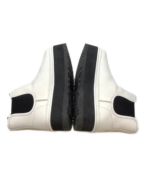 UGG（アグ）UGG (アグ) ブーツ ホワイト×ブラック サイズ:26㎝の古着・服飾アイテム