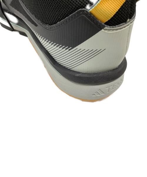 adidas（アディダス）adidas (アディダス) ミッドカットスニーカー ブラック×ブルー サイズ:SIZE 25cmの古着・服飾アイテム