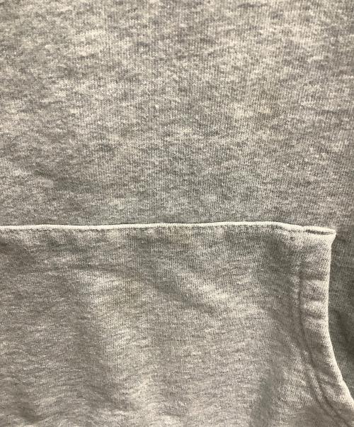 SUPREME（シュプリーム）SUPREME (シュプリーム) パーカー グレー×レッド サイズ:Mの古着・服飾アイテム