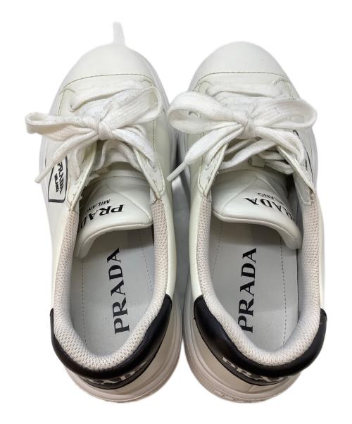 PRADA（プラダ）PRADA (プラダ) ローカットスニーカー ホワイト サイズ:5の古着・服飾アイテム