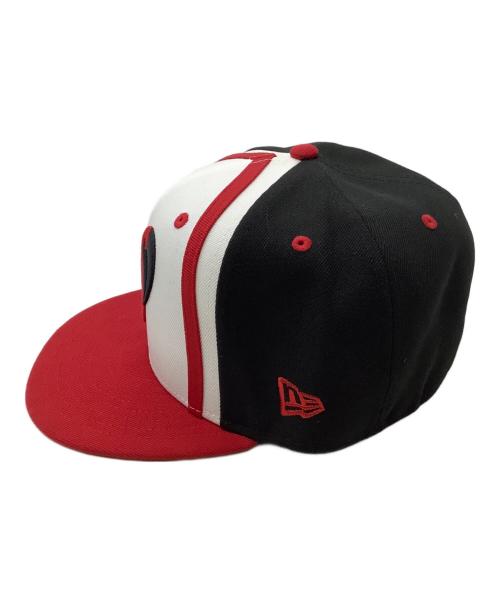 New Era（ニューエラ）New Era (ニューエラ) キャップ レッド×ホワイト×ブラック サイズ:57.7cmの古着・服飾アイテム
